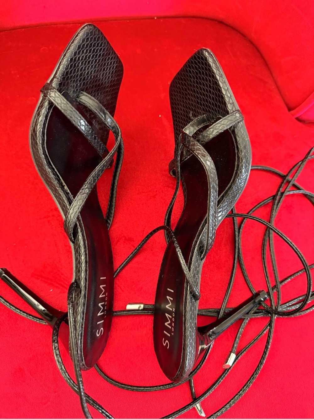 SIMMI Black Snake-Texture Wrap Heels US 5M